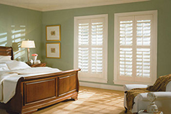 bedroom with window blinds